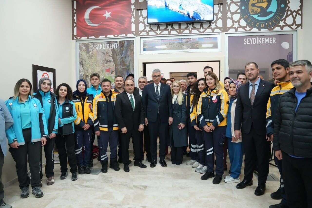 Sağlık Bakanı Memişoğlu  Seydikemer’de: Vatandaşlarla İftar Sofrasında Bir Araya Geldi 7